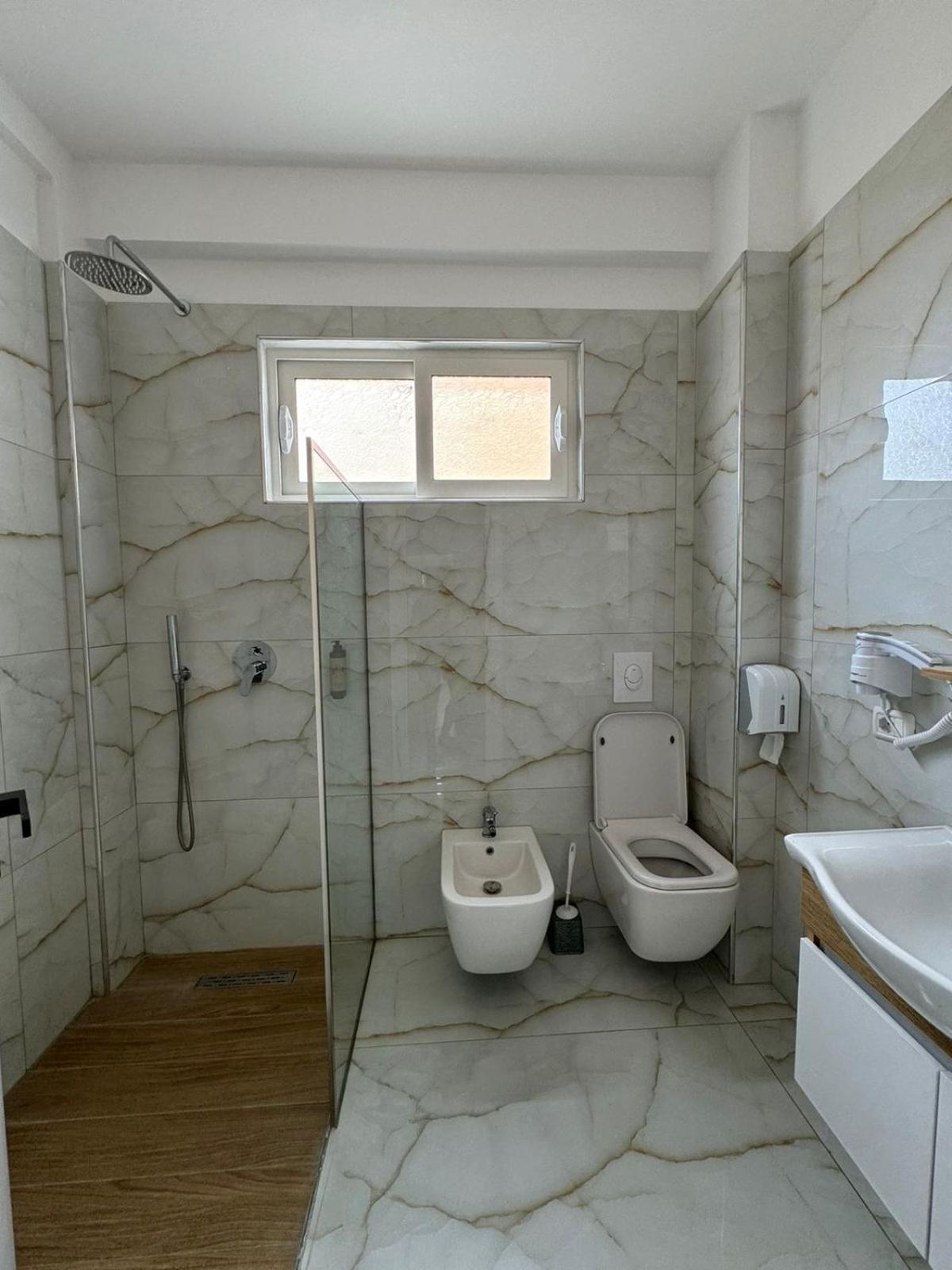 Star & Restaurant Apartman *