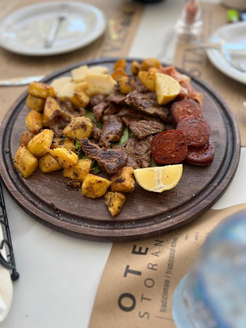 Star & Restaurant